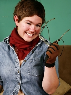 Avery Hairy Teens Thumbails