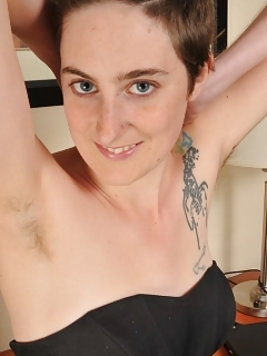 Iris Hairy Mature Pussies