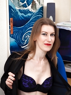 Katie Daze Teen Hairy Pussy