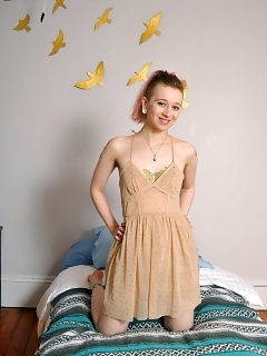 Tracy Squirting Hairy Pussy