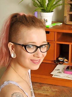 Tracy Hairy Older Pussy