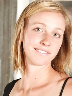 Aden Debbie Berrached Hairy Pussy