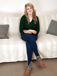 Dianne Hairy Pussy Close Up