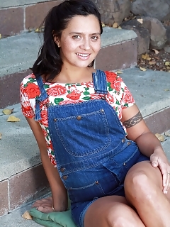 Gigi Hairy Puffy Pussy