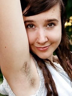 Urtica Hairy Girls XXX