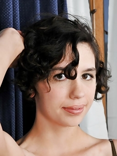 Daisy Open Hairy Pussy