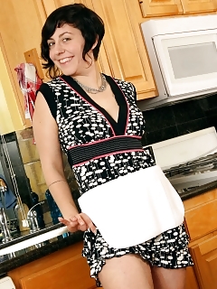 Raven Grannys Hairy Pussy