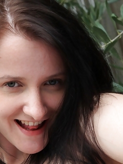 Aeryn Walker Hairy Women Shaving