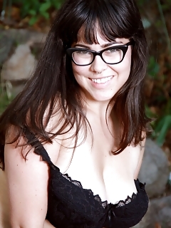 Cleo Young Wifes Hairy Pussy