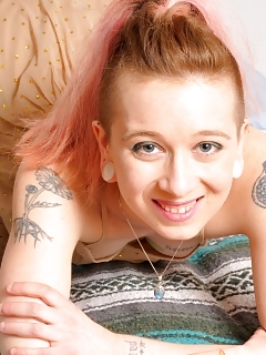 Tracy Squirting Hairy Pussy