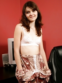 Brunette Hairy Girls