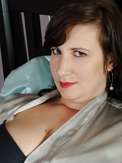 Luci Lamoore Girl Spreads Hairy